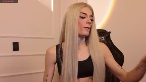 Snapshot of star_storm chatting on February 18, 2025, 10:27 am star_storm online show from February 18, 2025, 10:27 am