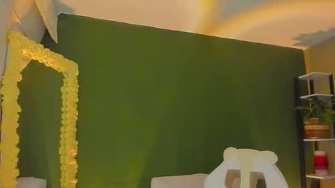 Snapshot of star_sub1 chatting on October 22, 2025, 7:35 pm star_sub1 online show from October 22, 2025, 7:35 pm