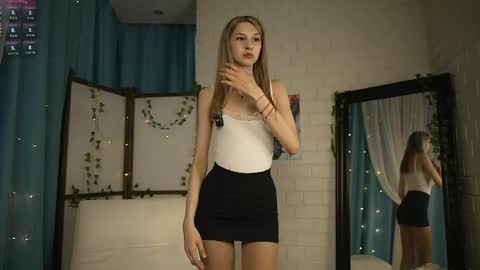Chloe online show from May 3, 2026, 1:06 pm