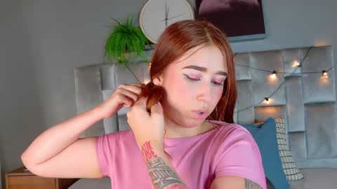 M O O N  online show from April 7, 2026, 3:29 am
