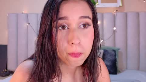 Snapshot of starrmoon__ chatting on June 23, 2026, 2:53 am M O O N online show from June 23, 2026, 2:53 am