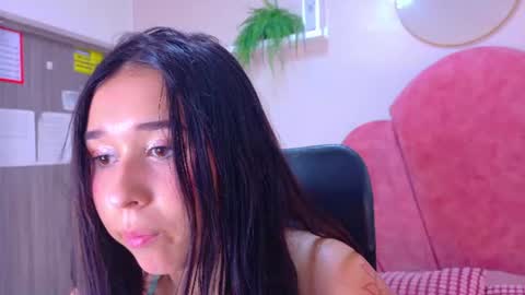Snapshot of starrmoon__ chatting on June 25, 2026, 2:55 am M O O N online show from June 25, 2026, 2:55 am