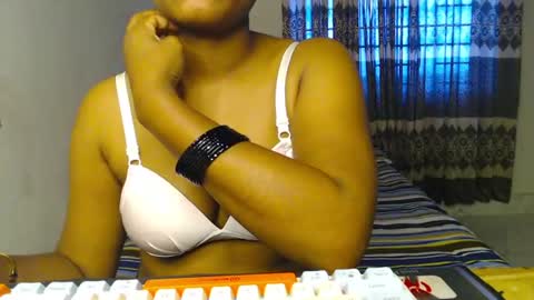 Snapshot of starrywhispers chatting on July 6, 2026, 9:17 am StarryWhispers online show from July 6, 2026, 9:17 am