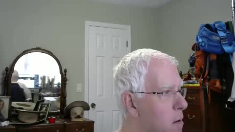 Snapshot of stasw20 chatting on January 1, 2025, 6:38 pm stasw20 online show from January 1, 2025, 6:38 pm