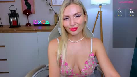Snapshot of ste1la chatting on May 8, 2026, 6:41 am Stella online show from May 8, 2026, 6:41 am