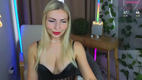 Snapshot of ste1la chatting on May 10, 2026, 9:14 am Stella online show from May 10, 2026, 9:14 am