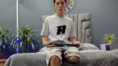 Stefan Keller online show from August 8, 2026, 3:08 am