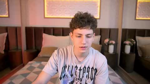 Snapshot of stefanbev chatting on February 10, 2026, 7:18 pm Esrefan online show from February 10, 2026, 7:18 pm