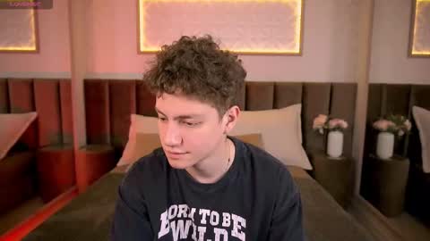 Snapshot of stefanbev chatting on February 18, 2026, 7:32 pm Esrefan online show from February 18, 2026, 7:32 pm