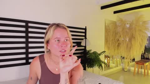 Stefanny   online show from February 2, 2025, 5:26 pm