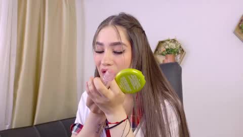 stefannycipriani_ online show from May 11, 2026, 4:04 pm