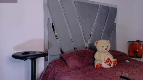 Stefy Milf online show from April 25, 2026, 7:44 pm