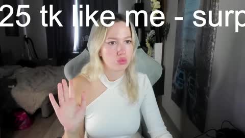 stefany_and_bettany online show from April 24, 2026, 12:07 pm