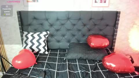 stefany_pablo1 online show from February 13, 2025, 1:05 pm