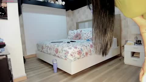 Zuly online show from April 16, 2026, 11:40 pm