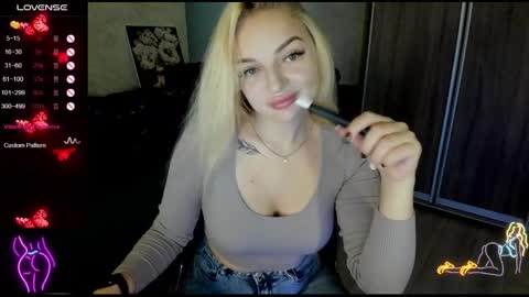 Snapshot of stella__cox chatting on September 20, 2025, 5:41 am Stella Cox online show from September 20, 2025, 5:41 am