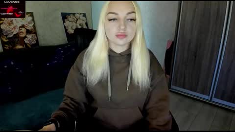Snapshot of stella__cox chatting on October 15, 2025, 8:14 am Stella Cox online show from October 15, 2025, 8:14 am