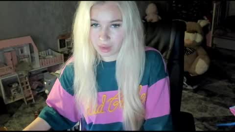 Stella  Cox online show from April 23, 2026, 9:28 pm