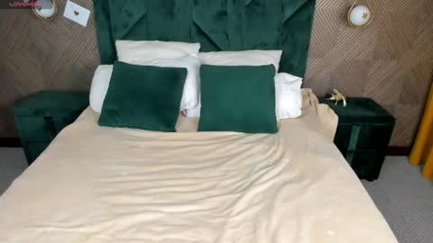 Stella Leee online show from April 12, 2026, 11:32 pm