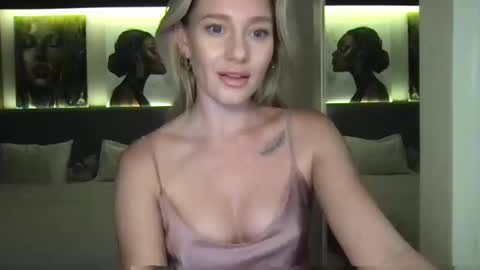 Snapshot of stella_loveu chatting on September 23, 2025, 12:19 pm Stella online show from September 23, 2025, 12:19 pm