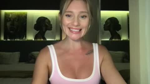 Snapshot of stella_loveu chatting on October 1, 2025, 12:55 pm Stella online show from October 1, 2025, 12:55 pm