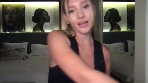 Snapshot of stella_loveu chatting on October 26, 2025, 2:34 pm Stella online show from October 26, 2025, 2:34 pm