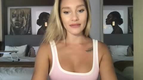 Snapshot of stella_loveu chatting on November 3, 2025, 2:13 am Stella online show from November 3, 2025, 2:13 am