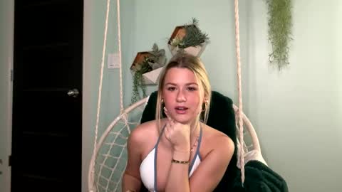 Stella Rose online show from November 15, 2025, 4:58 pm