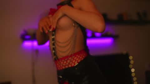 Snapshot of stella_shock chatting on December 7, 2024, 6:21 am Stella online show from December 7, 2024, 6:21 am