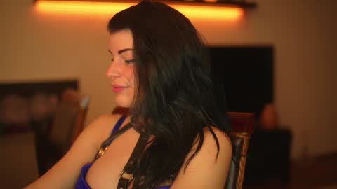 Snapshot of stella_shock chatting on December 17, 2024, 5:51 am Stella online show from December 17, 2024, 5:51 am