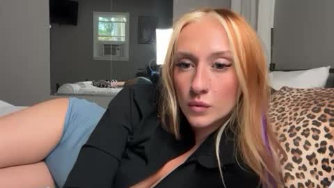 Snapshot of stellacorbet chatting on October 6, 2025, 10:07 pm stellacorbet online show from October 6, 2025, 10:07 pm