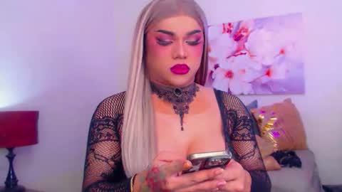 CALL ME STELLA online show from October 26, 2025, 9:59 am