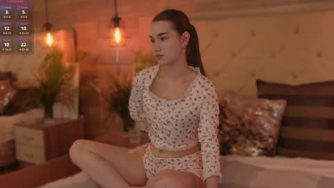 stellapierces online show from April 8, 2026, 3:39 am