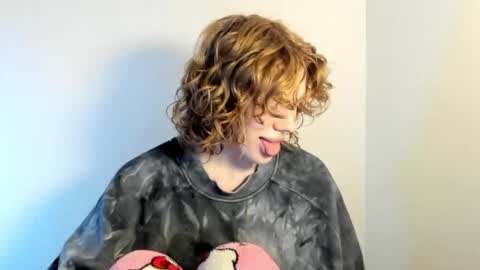 Snapshot of stellaswen chatting on October 21, 2025, 10:49 am S T E L L A online show from October 21, 2025, 10:49 am