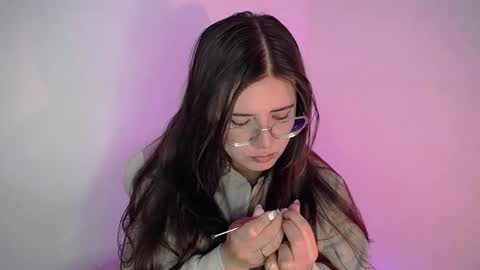 Emma online show from September 19, 2025, 1:18 am