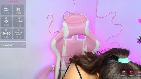 Snapshot of stepha_sweet chatting on April 25, 2026, 11:02 pm Emma online show from April 25, 2026, 11:02 pm
