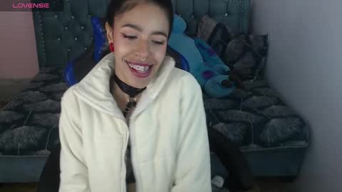 Snapshot of stephania_t chatting on February 1, 2025, 1:41 pm Stephania online show from February 1, 2025, 1:41 pm
