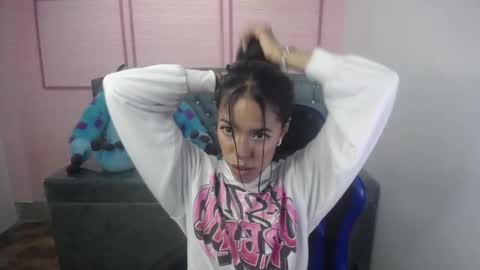 Snapshot of stephania_t chatting on March 8, 2025, 10:54 am Stephania online show from March 8, 2025, 10:54 am