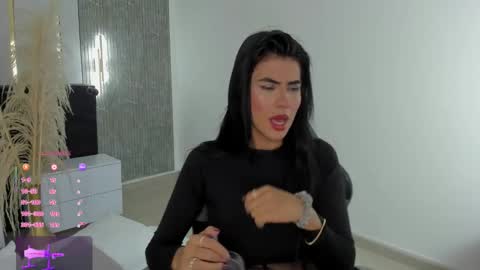 S T E P H A N Y A online show from October 28, 2025, 7:49 pm