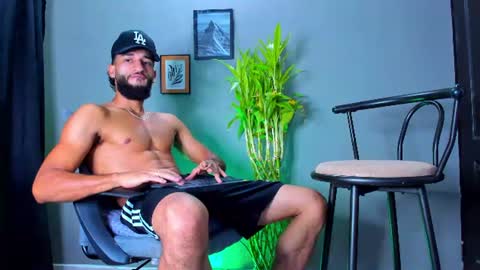 Snapshot of stev_velez chatting on July 18, 2026, 11:47 am Steve online show from July 18, 2026, 11:47 am