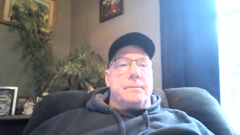 Snapshot of stew1014 chatting on December 20, 2024, 3:00 pm bobby online show from December 20, 2024, 3:00 pm