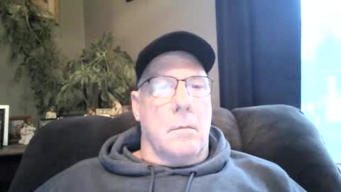 Snapshot of stew1014 chatting on December 26, 2024, 2:16 pm bobby online show from December 26, 2024, 2:16 pm