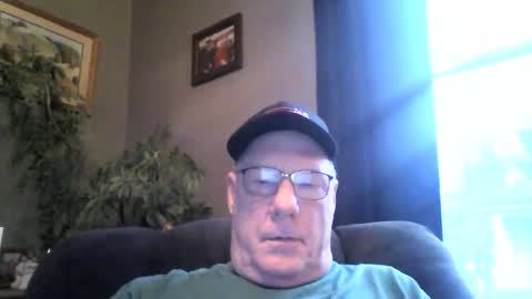 Snapshot of stew1014 chatting on December 27, 2024, 2:22 pm bobby online show from December 27, 2024, 2:22 pm