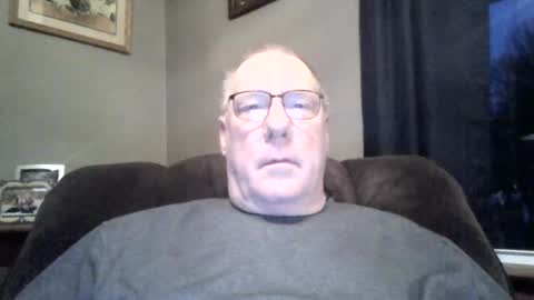 Snapshot of stew1014 chatting on January 2, 2025, 1:08 pm bobby online show from January 2, 2025, 1:08 pm