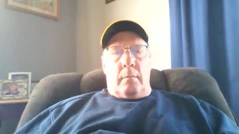 Snapshot of stew1014 chatting on February 21, 2025, 3:54 pm bobby online show from February 21, 2025, 3:54 pm