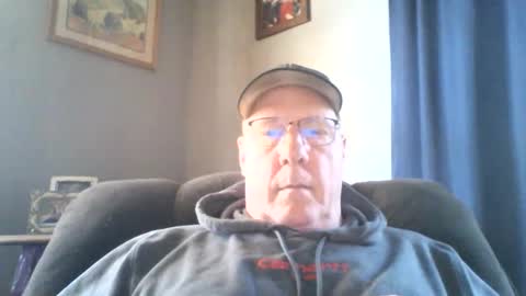Snapshot of stew1014 chatting on February 25, 2025, 2:11 pm bobby online show from February 25, 2025, 2:11 pm