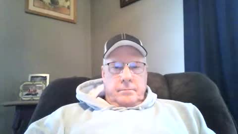 Snapshot of stew1014 chatting on November 21, 2025, 5:00 pm bobby online show from November 21, 2025, 5:00 pm