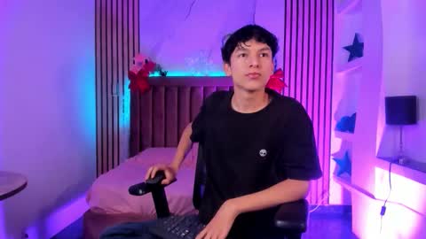 Sthepano  online show from December 15, 2025, 7:51 pm