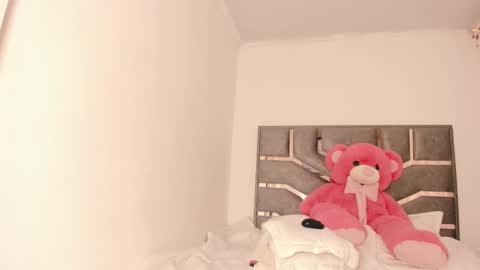 Snapshot of sthepie chatting on November 4, 2025, 8:30 pm sthepie online show from November 4, 2025, 8:30 pm