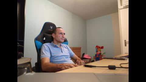 Snapshot of stickolive1 chatting on September 21, 2025, 9:05 pm stickolive1 online show from September 21, 2025, 9:05 pm